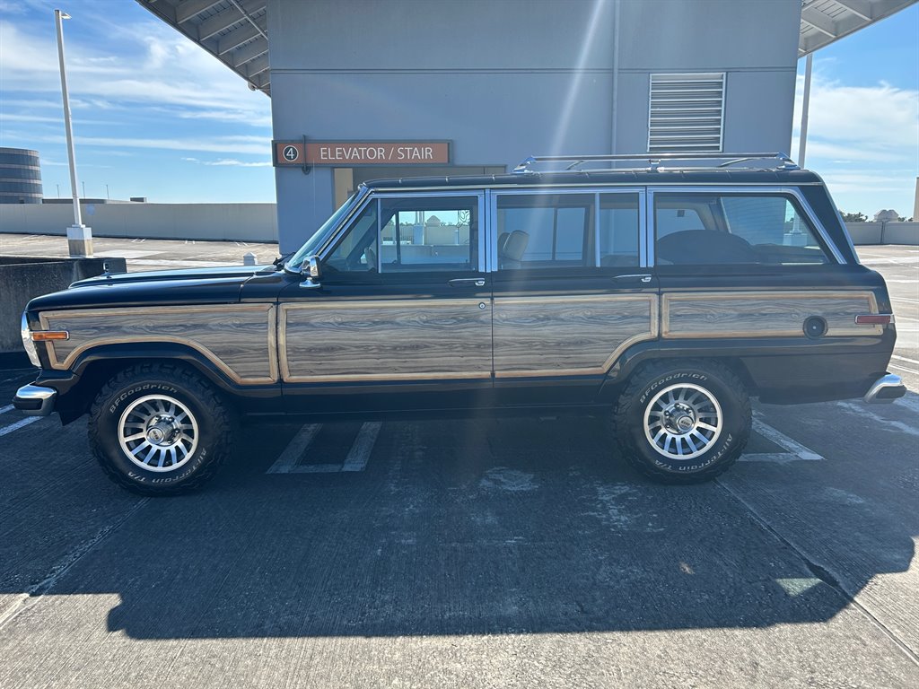 1989 Jeep Grand Wagoneer's photo