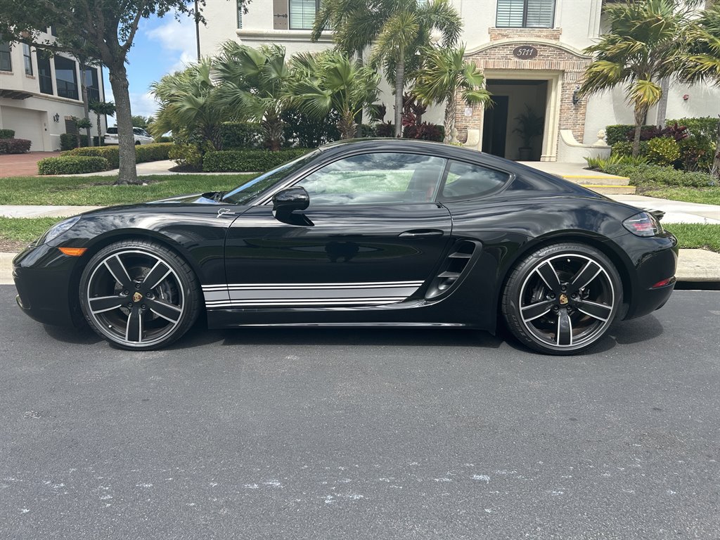 2025 Porsche 718 Style Edition