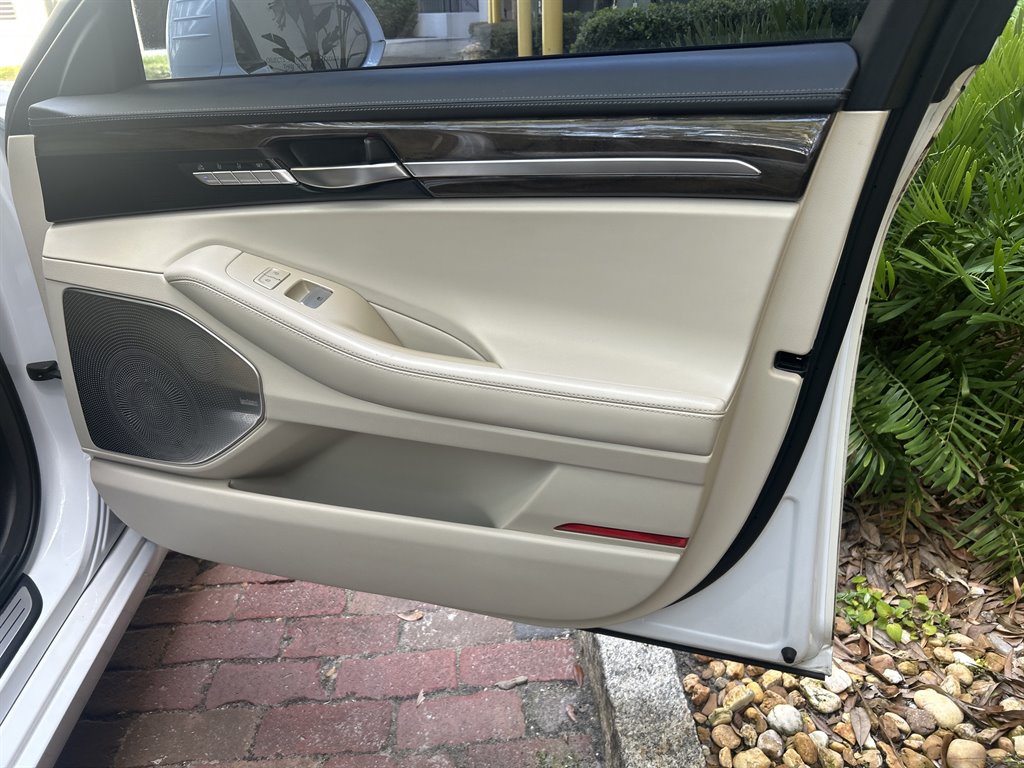 2017 GENESIS G90 Premium - Photo 27